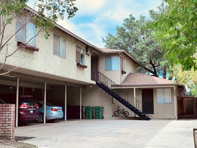 Building Photo - 131 Carlton Ave Unit 3