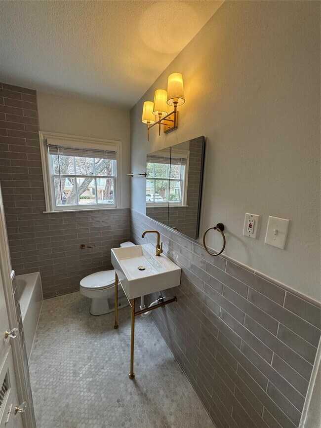 Photo - 4000 Ramsey Ave