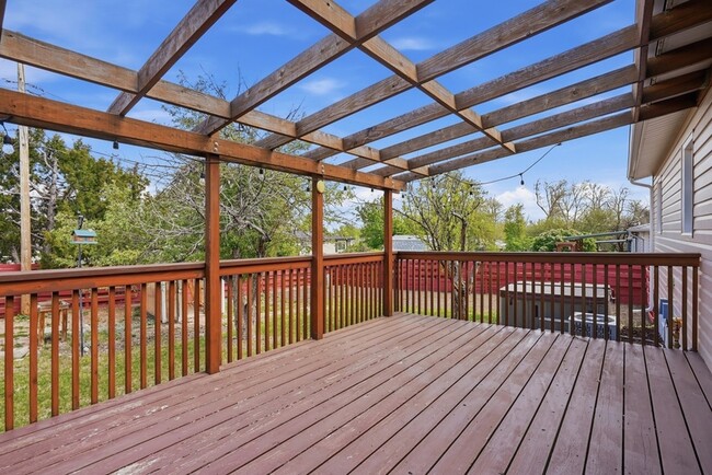 Photo - 1501 Brentwood St