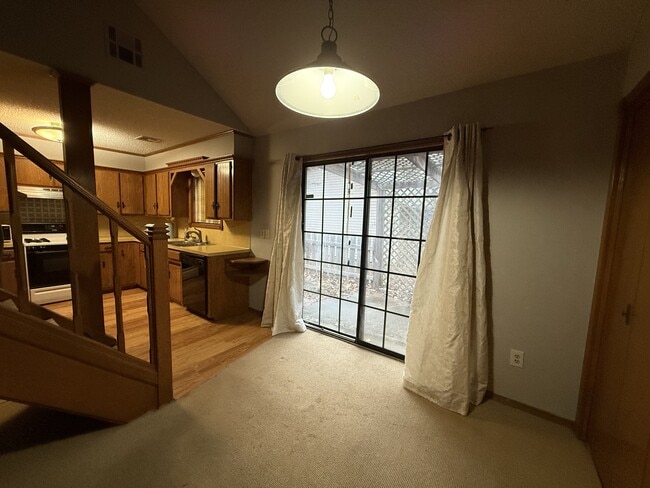 Photo - 2202 Crestwood Dr