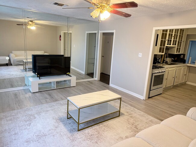 Photo - 7418 Oscar Dr Unit 1