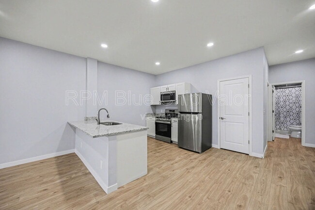 Building Photo - 3982 Superior Ave Unit 1w