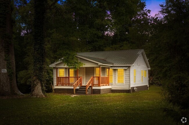 Building Photo - Charming 2 Bedroom, 2 Bathroom house