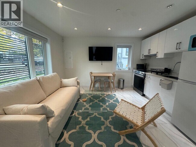 Photo - 4373 Ontario St