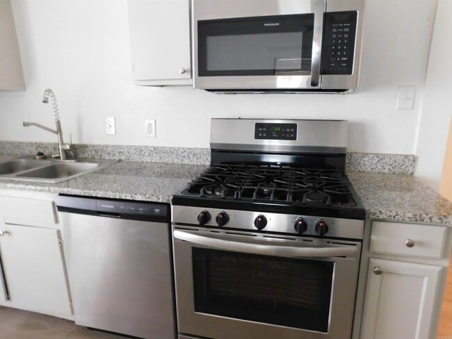 Photo - 1015 Scott St