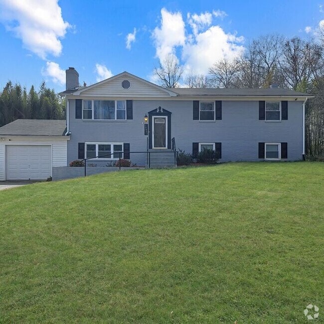 Building Photo - Pet Friendly Mid-Century Modern 4/Bedroom,... Rental