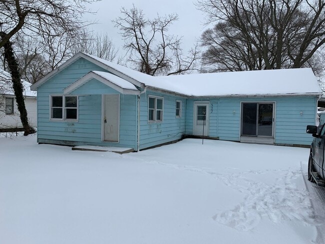 Building Photo - Lovely 3 Bedroom Southside Holland Rental