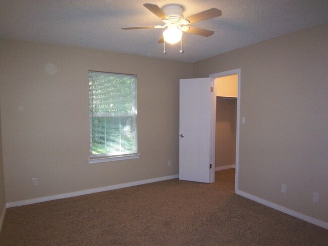 Photo - 727 Valley Ridge Way
