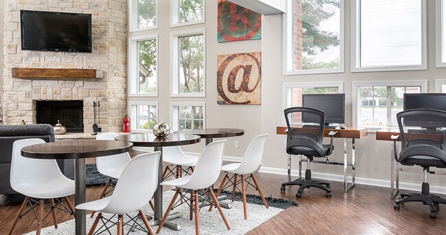 Photo - Broadmoor Apartments