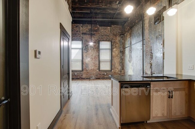 Photo - 124 Monroe Ave Unidad #203