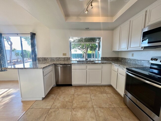 Spacious 4BD/2.5Bth Home in Rancho Penasqu... - Spacious 4BD/2.5Bth Home in Rancho Penasqu...