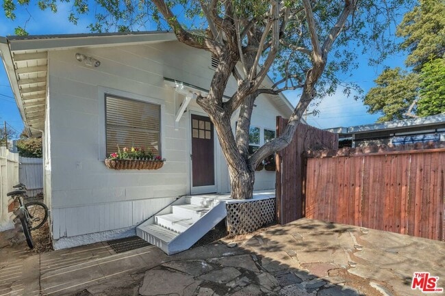 Photo - 609-602 Milwood Ave