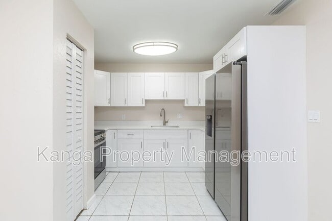 Building Photo - 7750 SW 10th Ct Unit #B