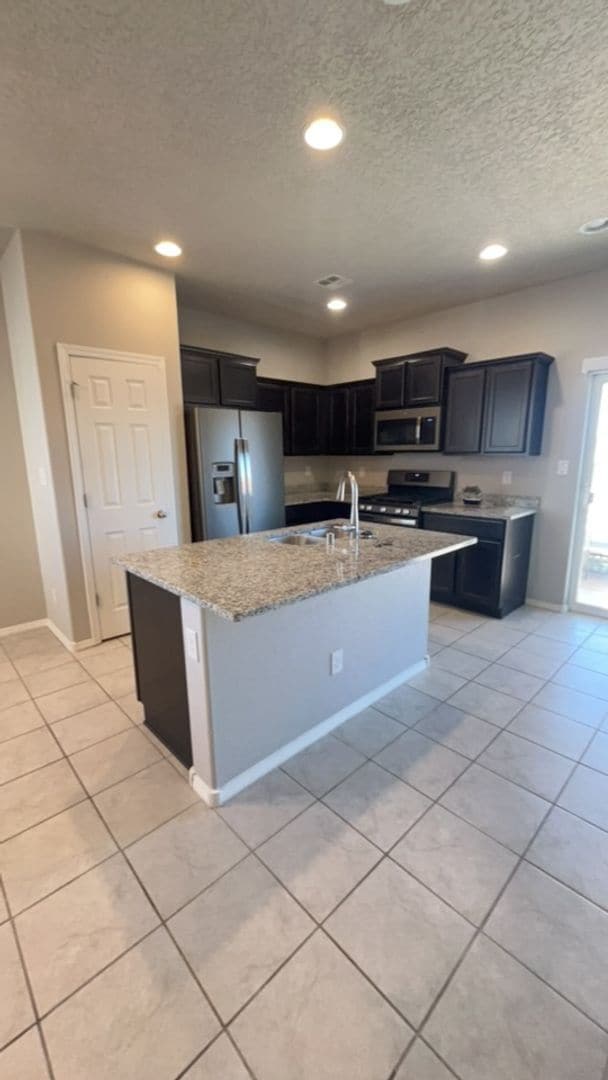 Photo - Beautiful UPGRADED 3bedroom 2.5bathroom To...