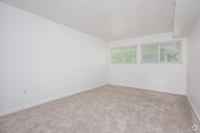 2BR, 1BA - 850SF - Primary Bedroom