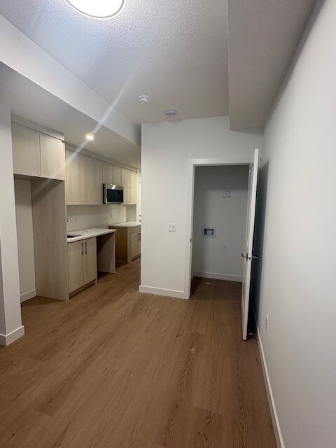 Building Photo - One Bed One Bath Basement Unit B