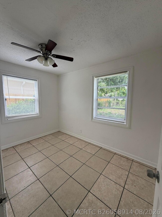 Photo - 865 W 3rd St