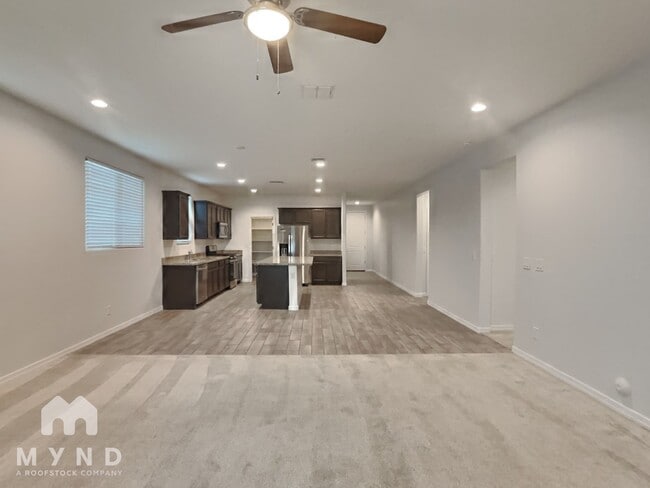 Photo - 815 N 109th Dr