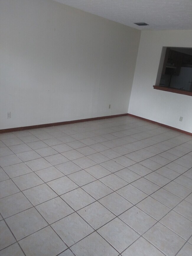 Photo - 2 Bed/ 2.5 Bath Townhome in Candlelight $1450