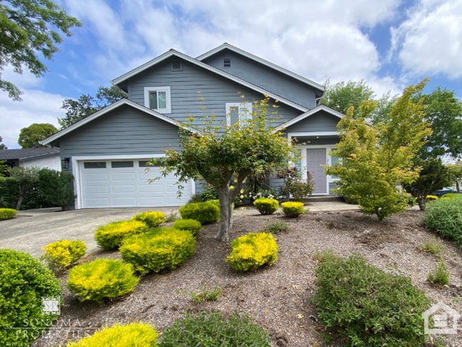 2BD/2BA Upstairs Duplex with Garage - 2BD/2BA Upstairs Duplex with Garage House