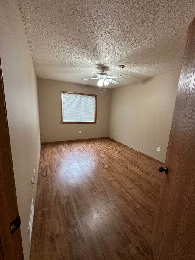 Photo - 1521 6th St E