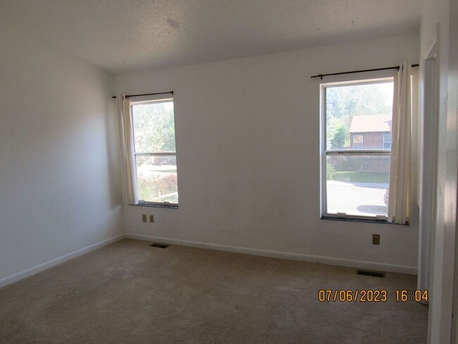 Photo - COMFORTABLE, SINGLE FAMILY HOME!