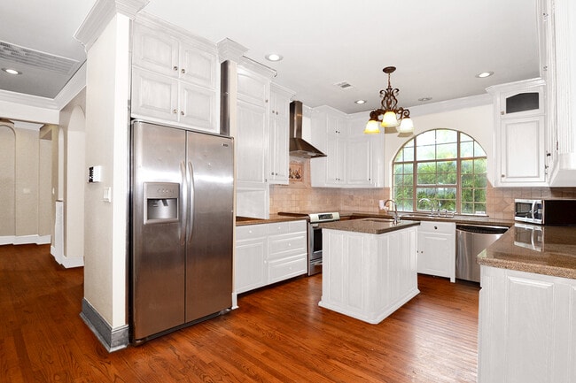 Photo - 2917 Normah St