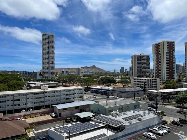 Building Photo - Studio w/ parking -Views of Diamond Head- ... Rental