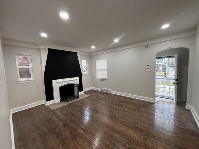 Photo - 8817 Marseilles St