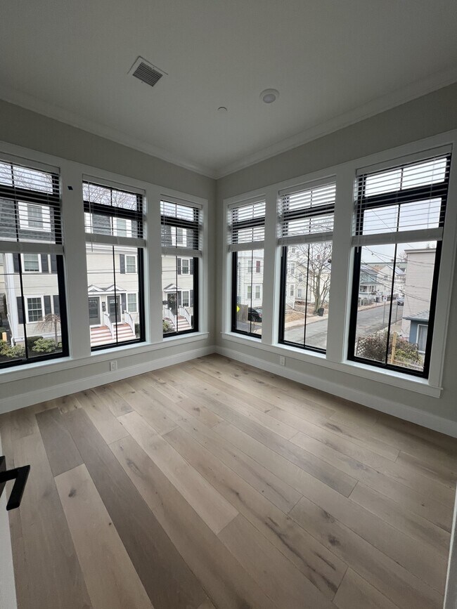 Building Photo - 5 Adamson St Unit 3 Rental