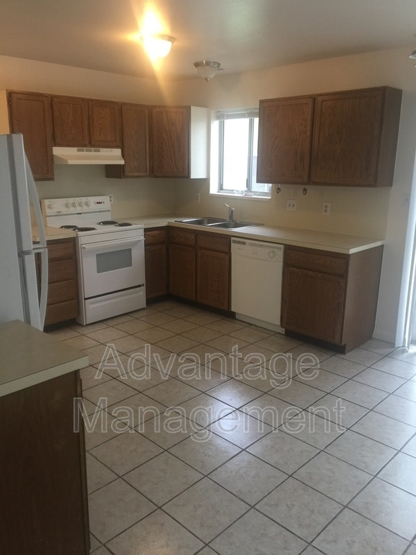 Photo - 332 E 1550 S St