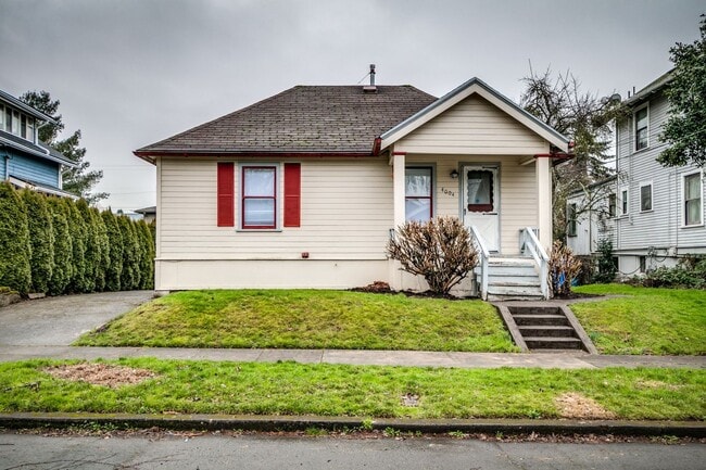 Building Photo - Richmond Cutie - 2 Bed 1 Bath House!