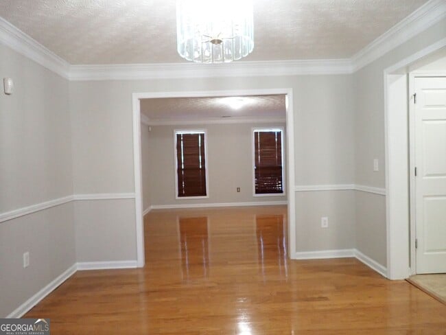 Photo - 827 Sinclair Way