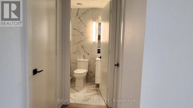 327 King St W Unit 2805