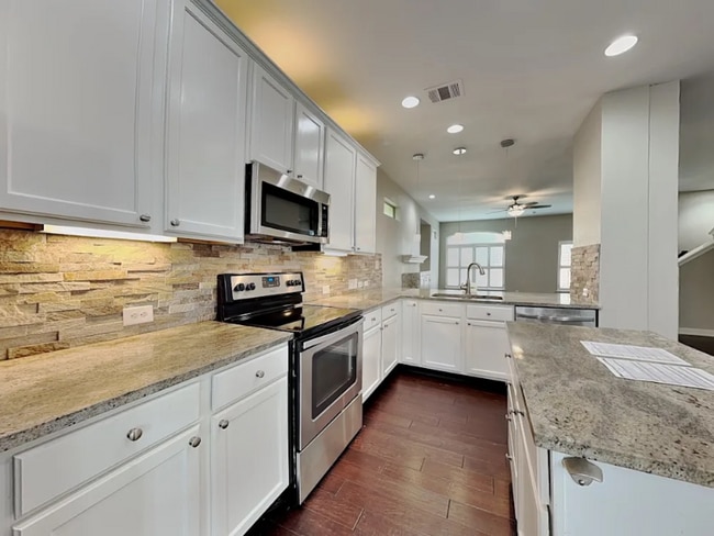 Building Photo - 1029 Thomas Ln