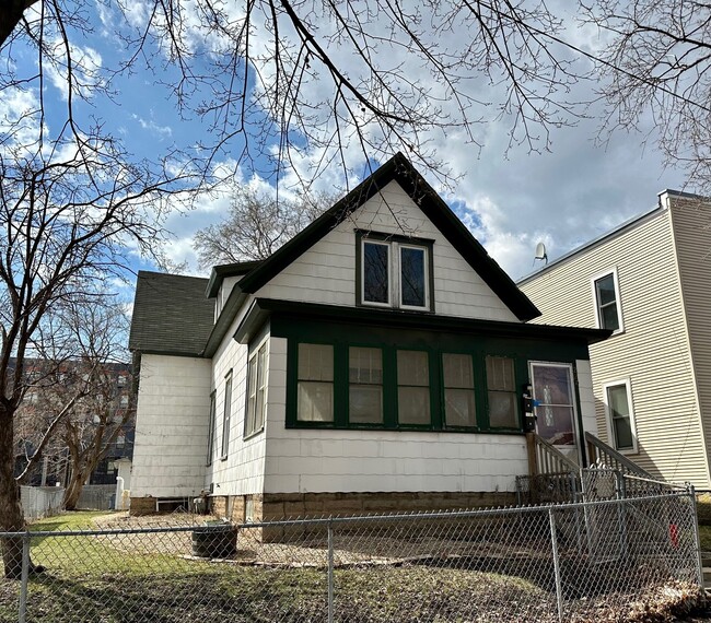 Building Photo - 227 N Humboldt Ave N Unit 1