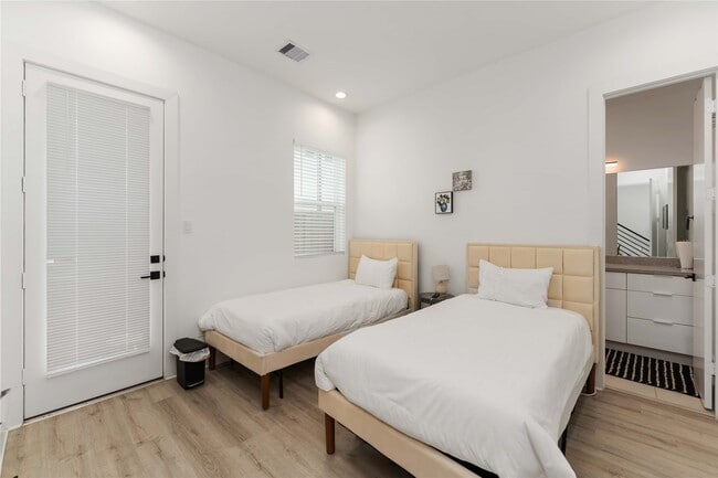 Photo - 3410 Baer St