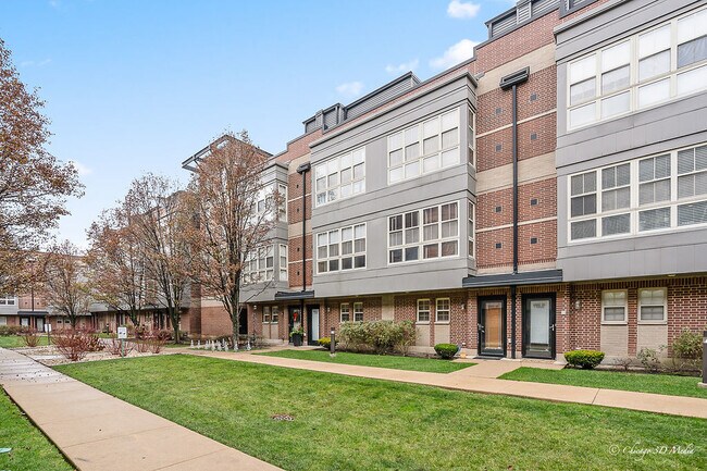 Photo - 2323 S Wabash Ave