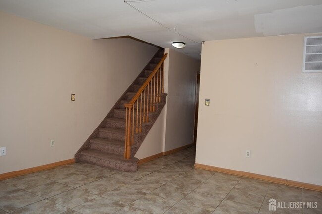 Photo - 172 Roosevelt Ave