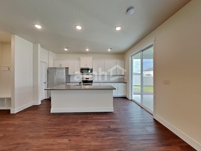 Photo - 3095 N Picton Ave