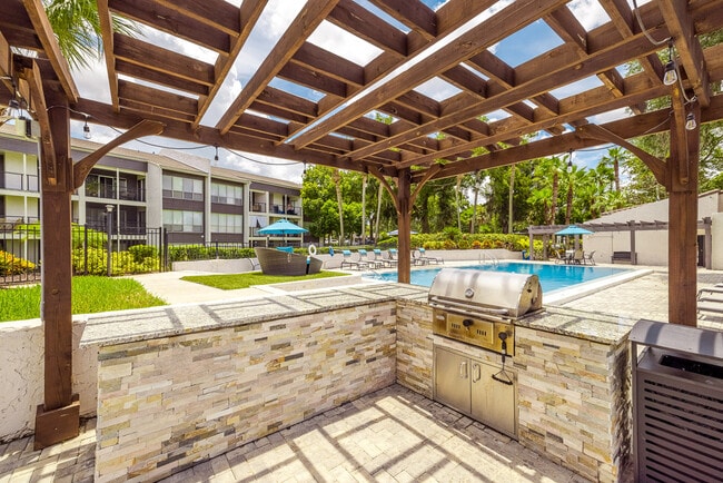 008_Pier5350Apts_ExtAmen_xs - Pier 5350