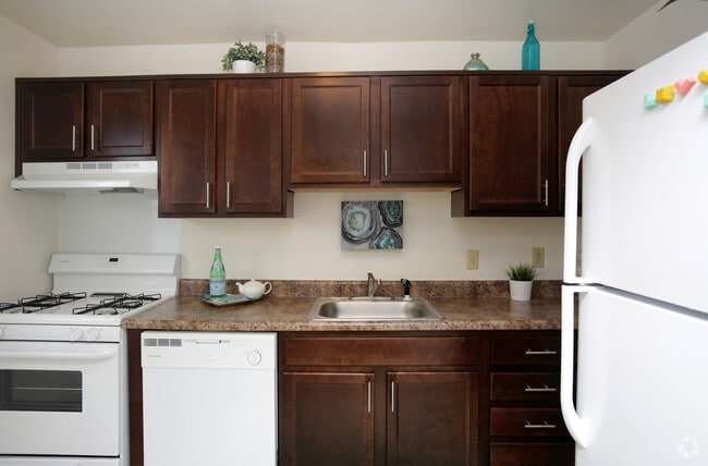 2BR, 1.5BA - 917 SF