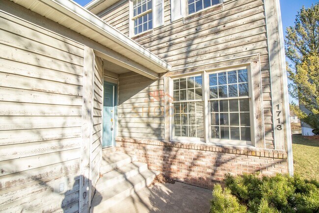 Photo - LARGE CONDO UNIT CLOSE TO CAMPUS - Available mid June