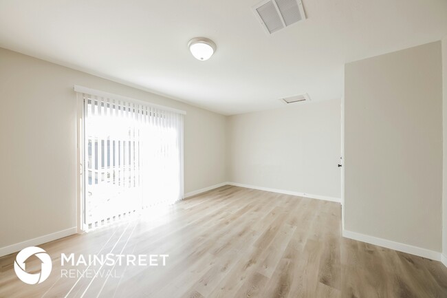 Photo - 4749 N 39th Dr