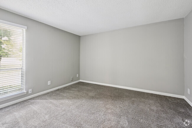 2BR, 1BA - 975SF - Primary Bedroom