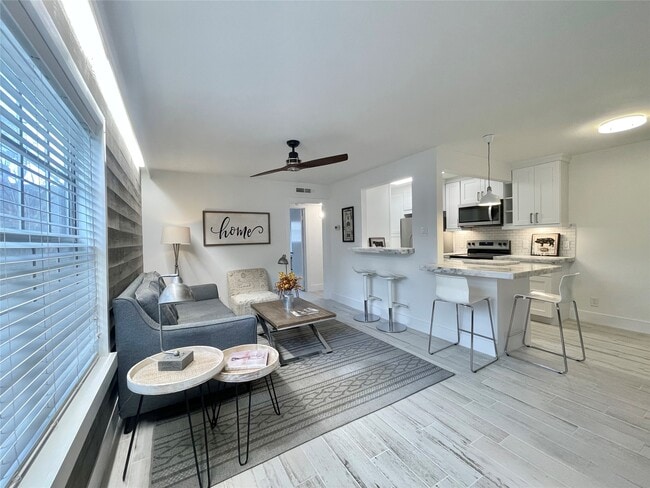 Building Photo - 1855 Portsmouth St Unit 7D