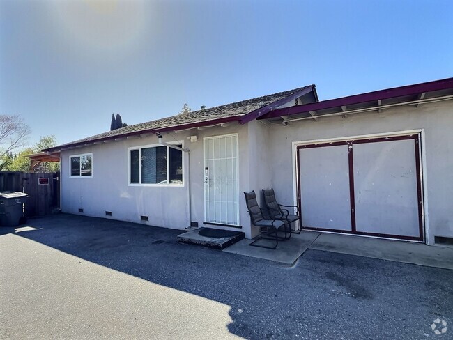 Building Photo - 2BD/1BA with Large Backyard & Garage Rental