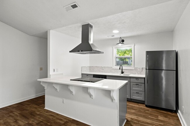 Photo - 3 Bedroom Home in Wilmington with a fenced yard and garage!