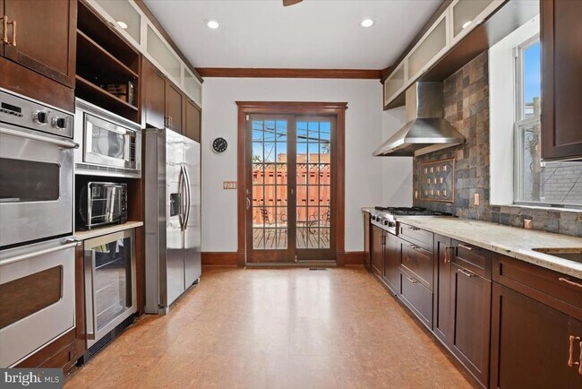 Photo - 3009 11th St NW