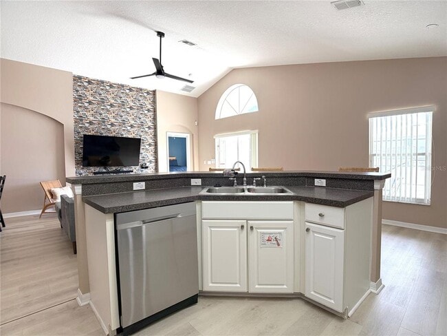 Photo - 353 Kensington Dr